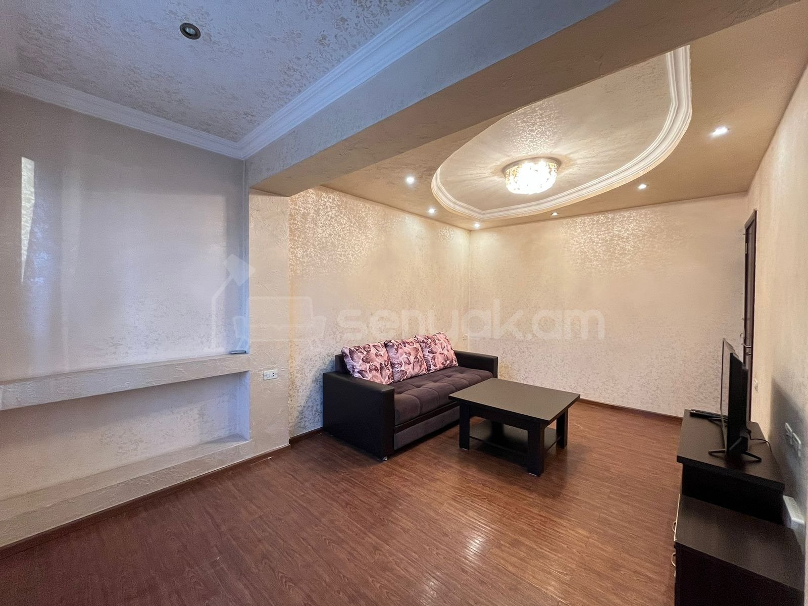 2 Սենյականոց Բնակարան Քարե Շենքում, 48քմ, 4/5 հարկ, Կապիտալ Վերանորոգված