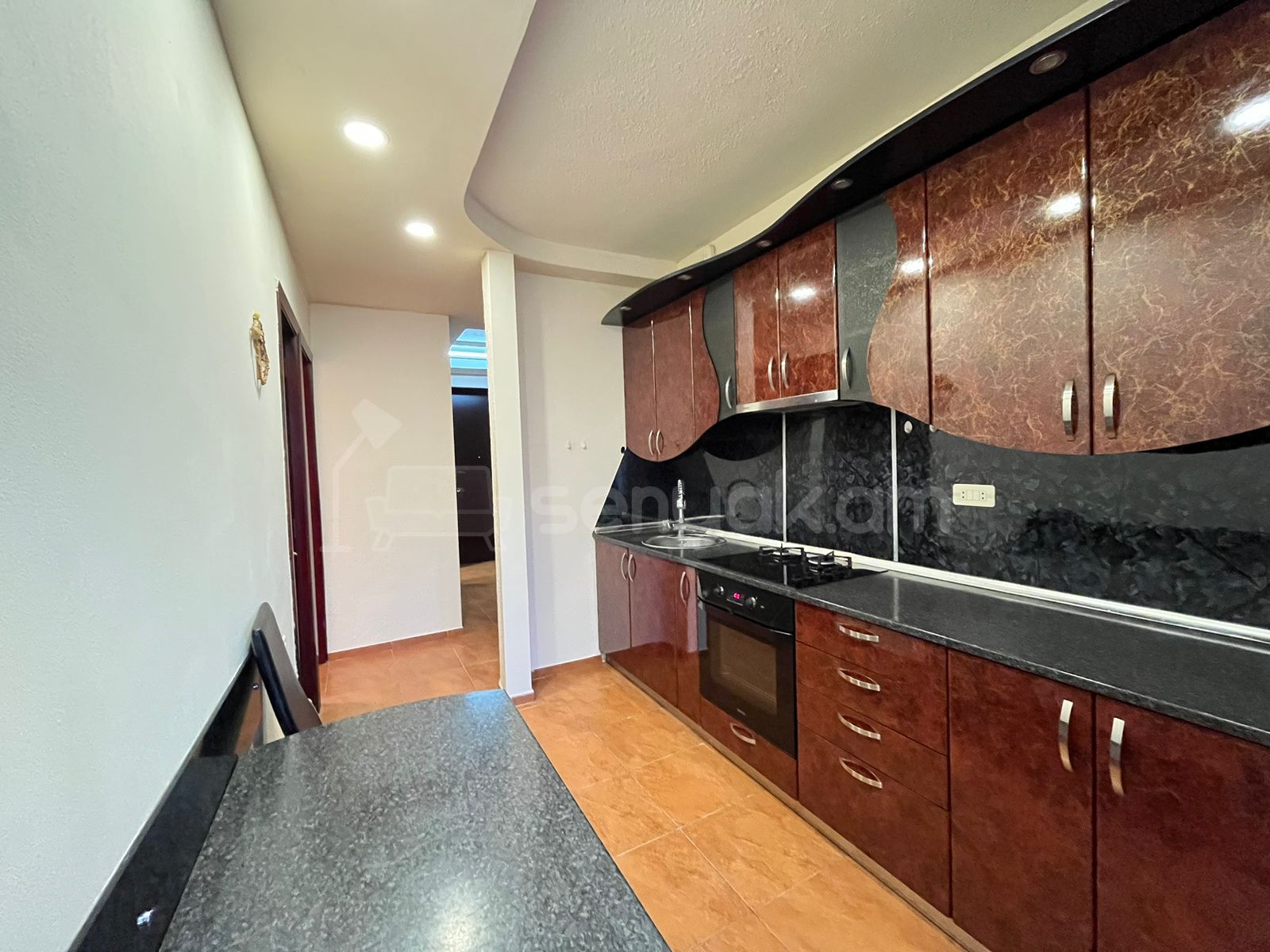 2 Սենյականոց Բնակարան Քարե Շենքում, 48քմ, 4/5 հարկ, Կապիտալ Վերանորոգված