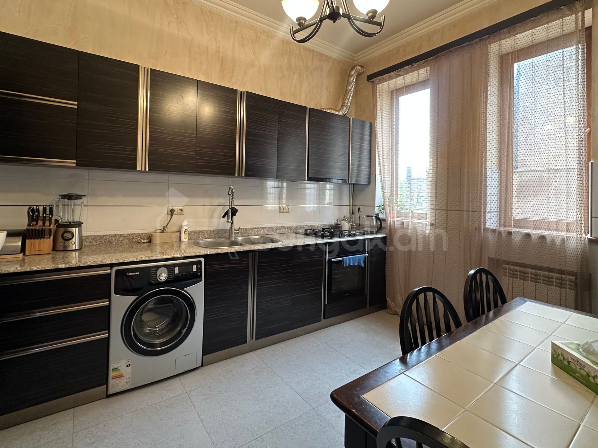 8 Սենյականոց Շքեղ Առանձնատուն, 660քմ, Ավտոտնակով