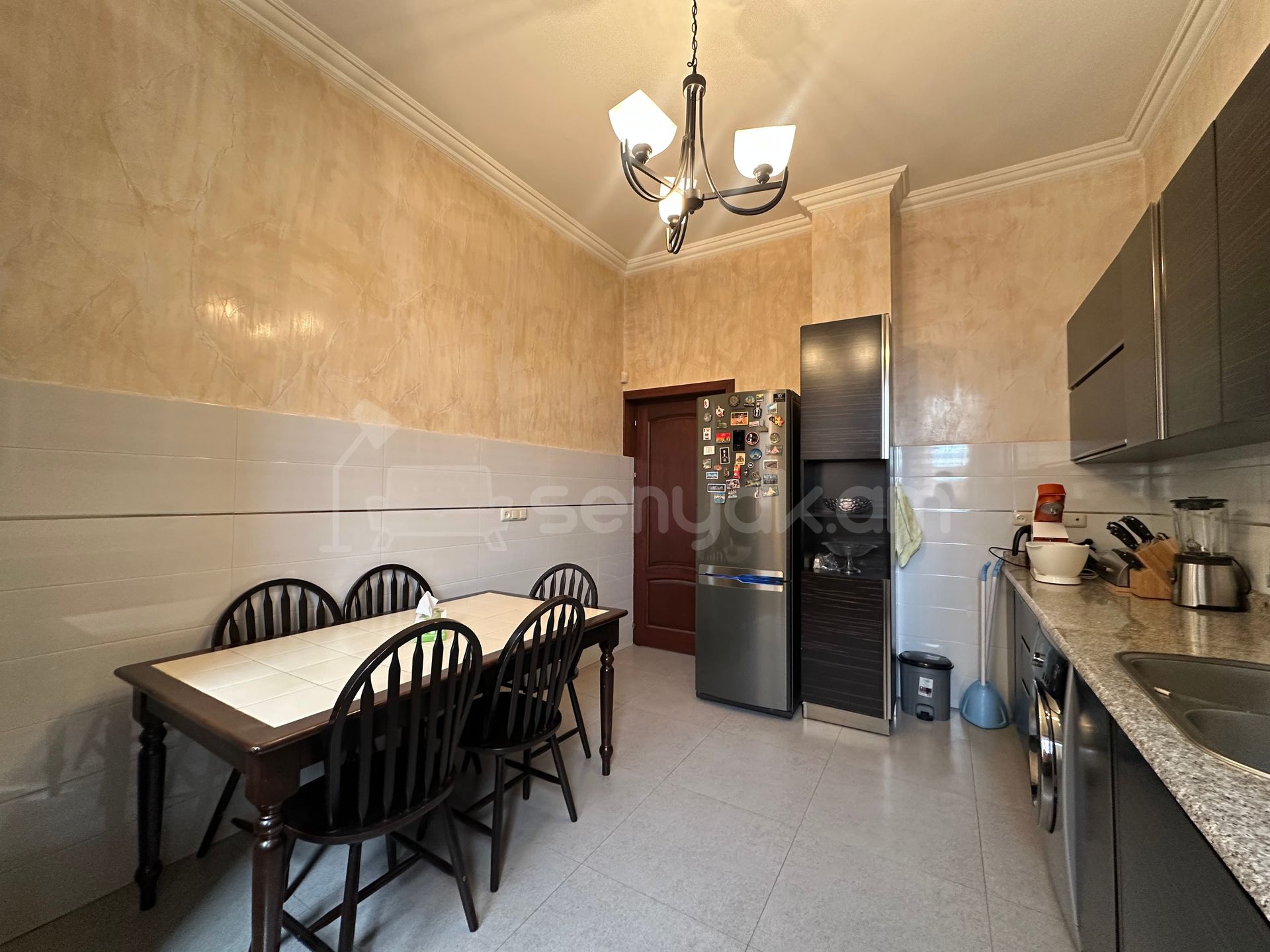 8 Սենյականոց Շքեղ Առանձնատուն, 660քմ, Ավտոտնակով