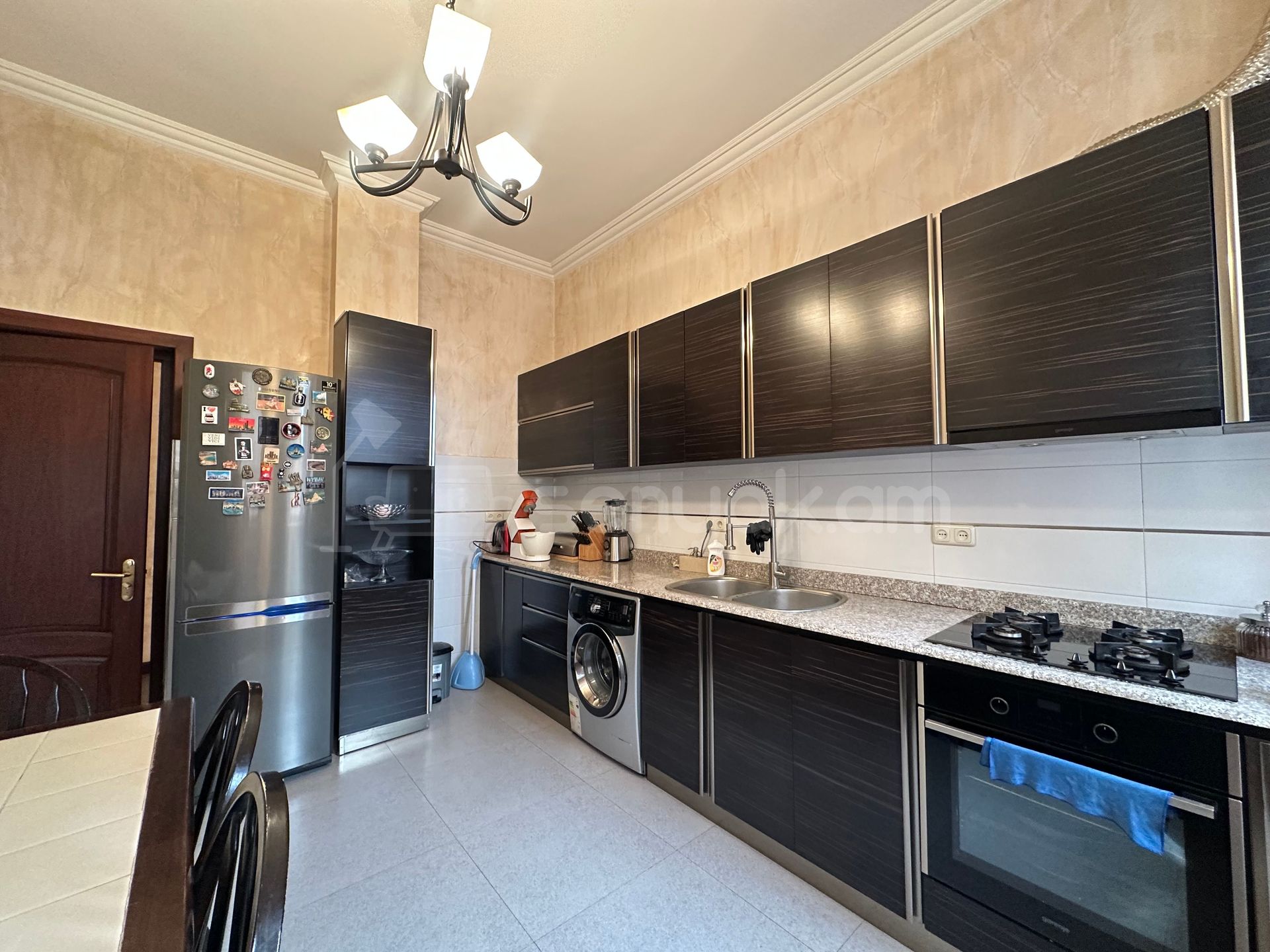 8 Սենյականոց Շքեղ Առանձնատուն, 660քմ, Ավտոտնակով