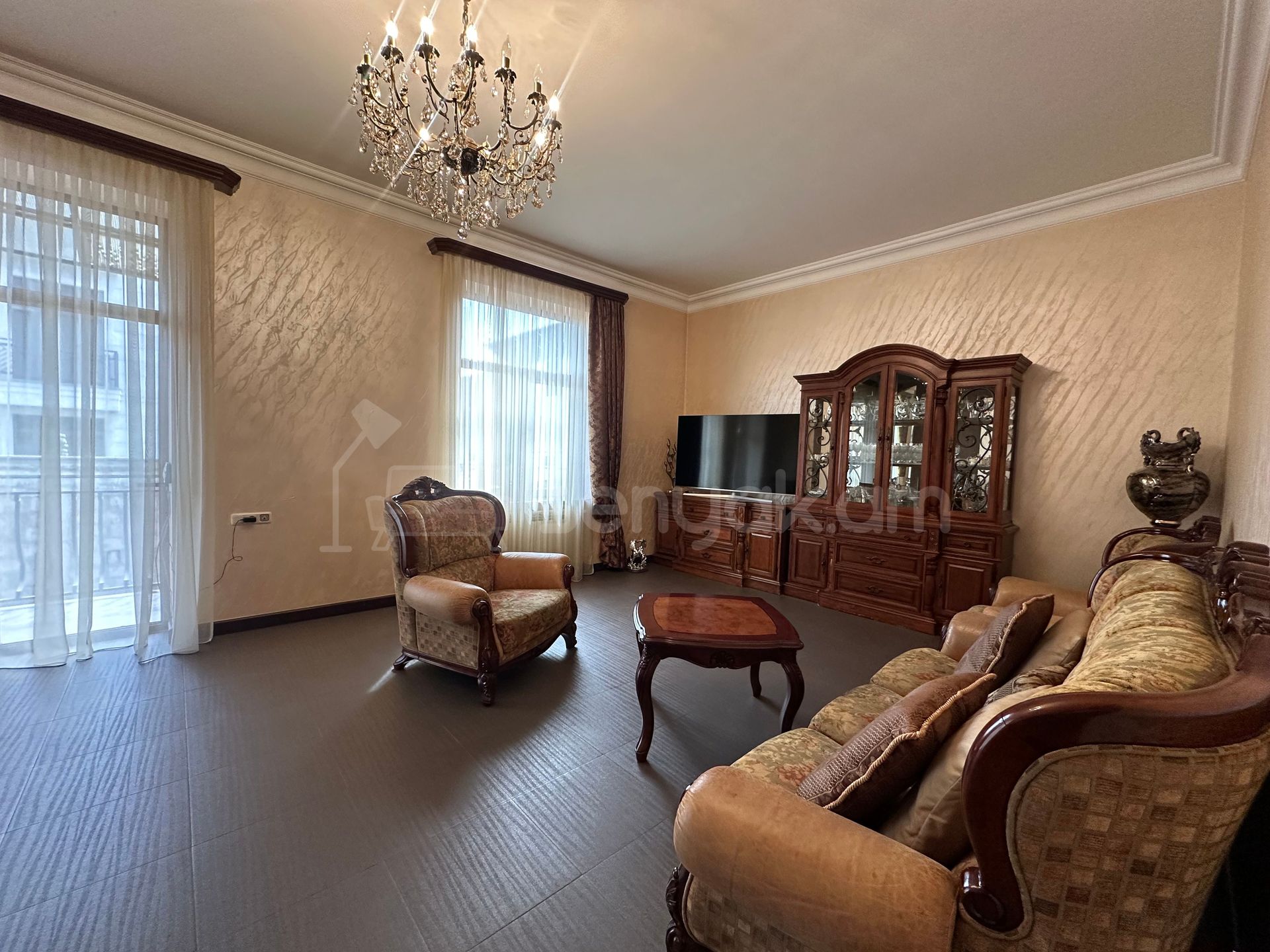 8 Սենյականոց Շքեղ Առանձնատուն, 660քմ, Ավտոտնակով