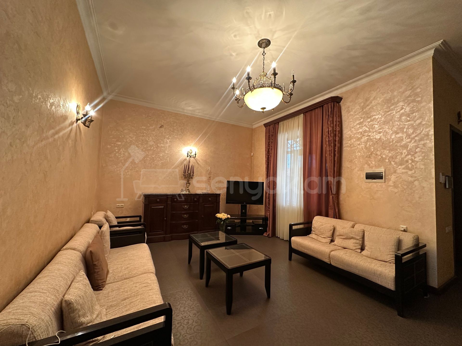 8 Սենյականոց Շքեղ Առանձնատուն, 660քմ, Ավտոտնակով