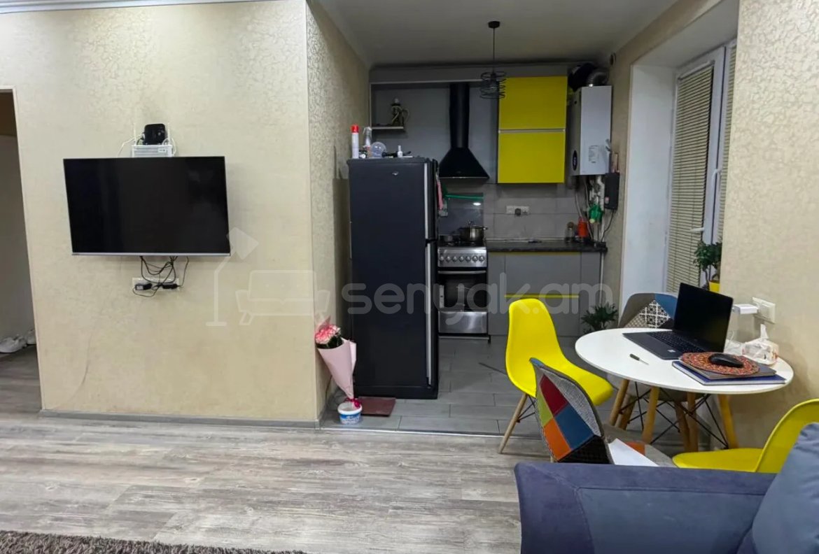 2 Սենյականոց Բնակարան Քարե Շենքում, 53քմ, 5/5 հարկ, Դիզայներական Վերանորոգված