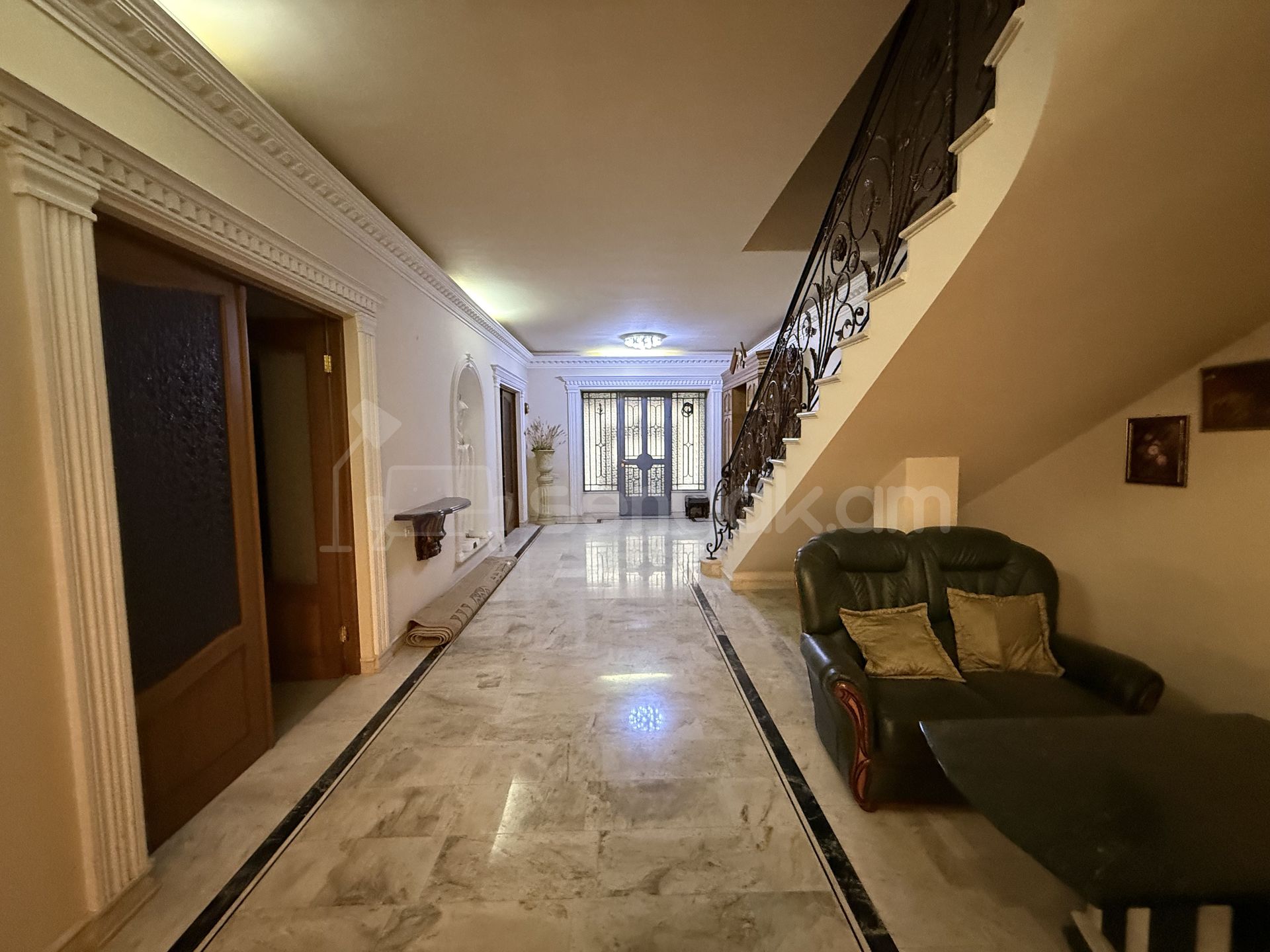 6 Սենյականոց Սեփական Տուն, 739քմ, Կապիտալ Վերանորոգված, Ավտոտնակով