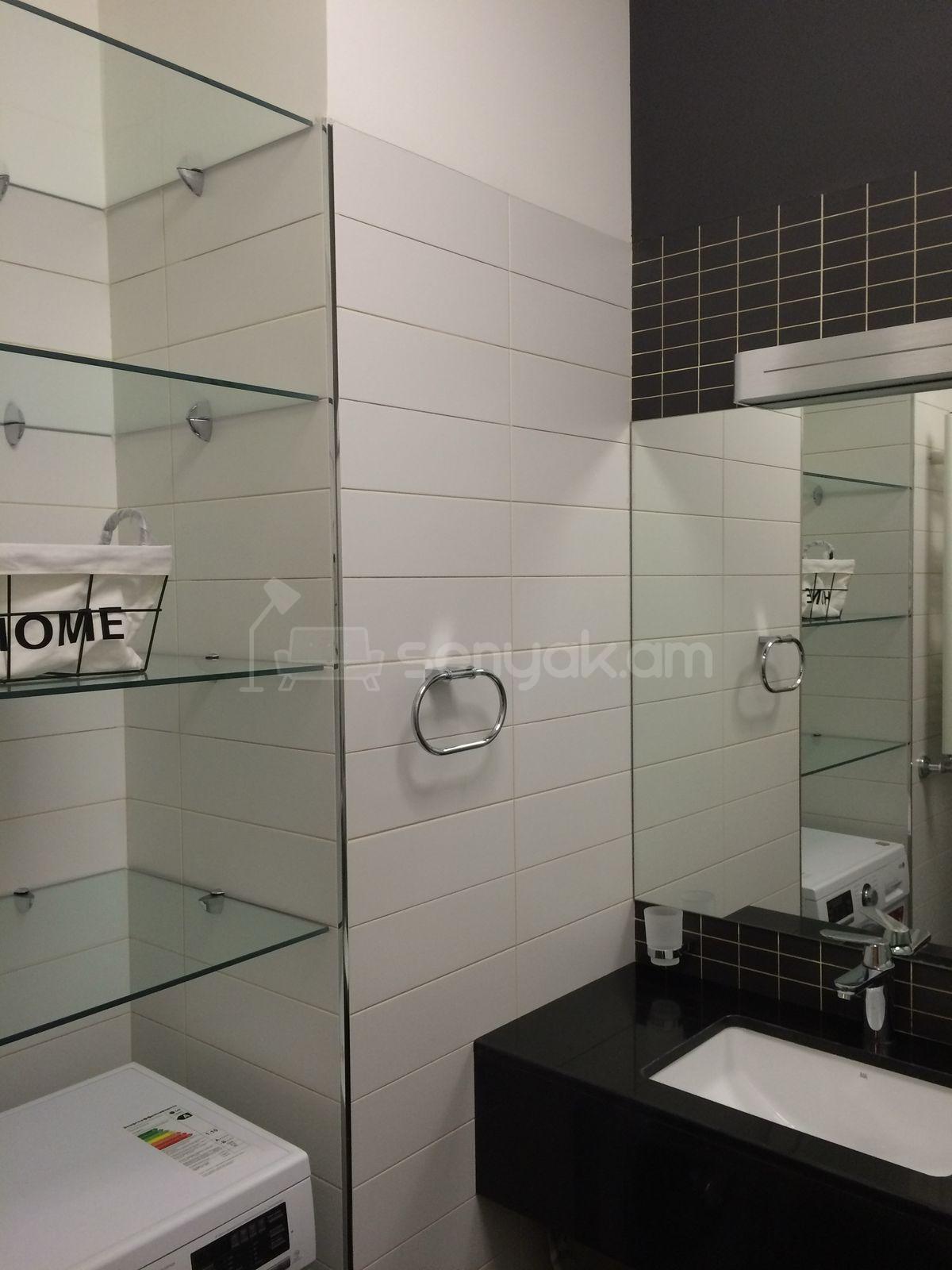 1 Սենյականոց Բնակարան Քարե Շենքում, 68քմ, 2/5 հարկ, Դիզայներական Վերանորոգված, Կահավորված, Արևկող