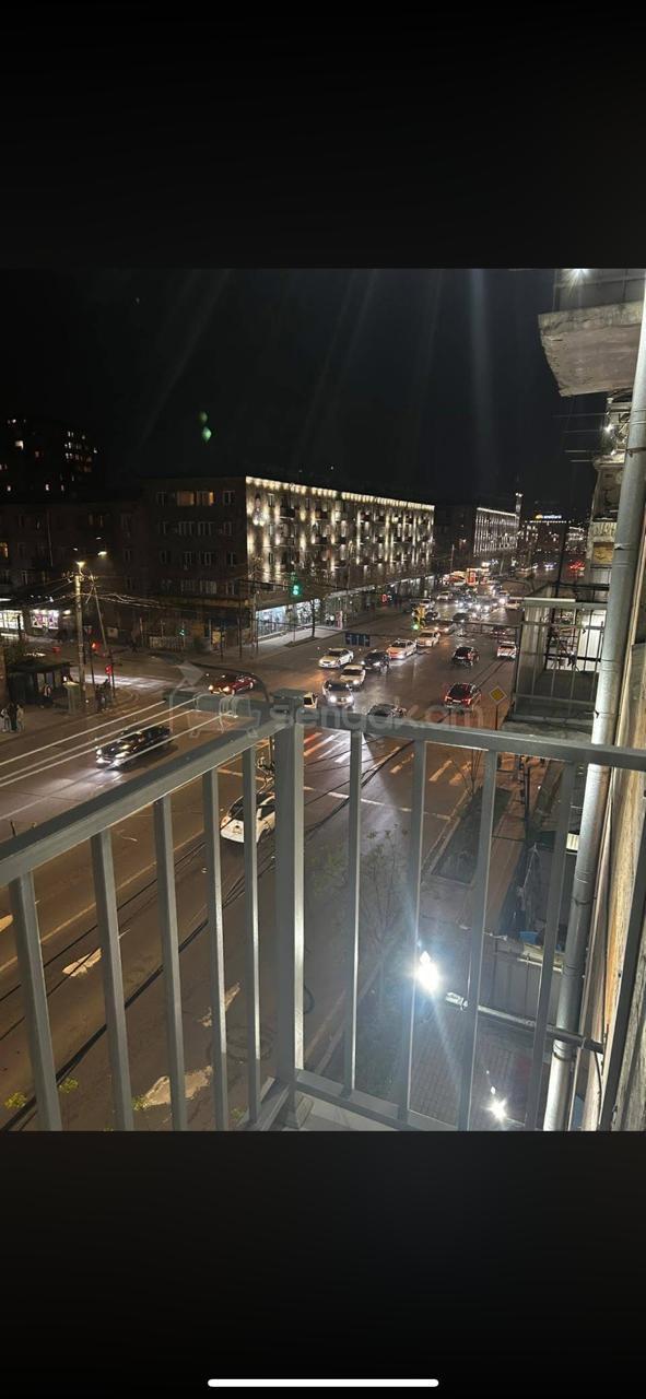 2 Սենյականոց Բնակարան Քարե Շենքում, 50քմ, 4/5 հարկ, Դիզայներական Վերանորոգված, Կահավորված