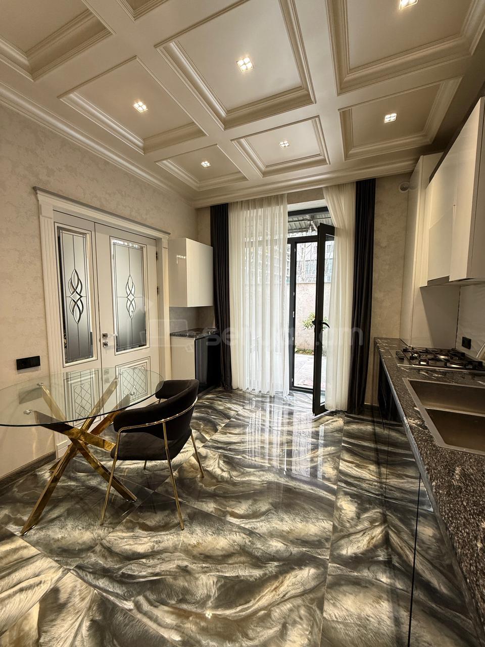 5 Սենյականոց Շքեղ Առանձնատուն, 220քմ, Լողավազանով, Ավտոտնակով