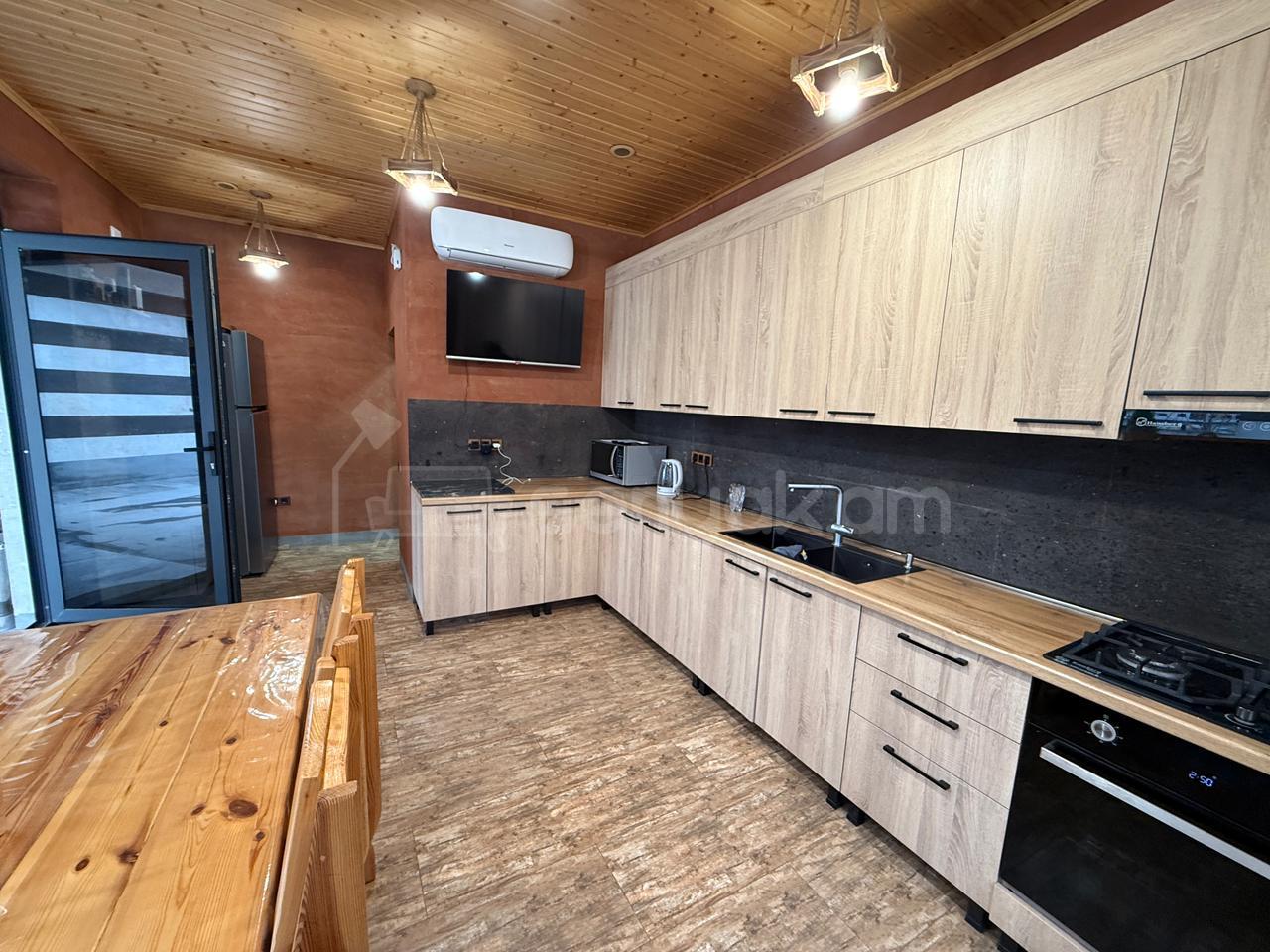 5 Սենյականոց Շքեղ Առանձնատուն, 220քմ, Լողավազանով, Ավտոտնակով