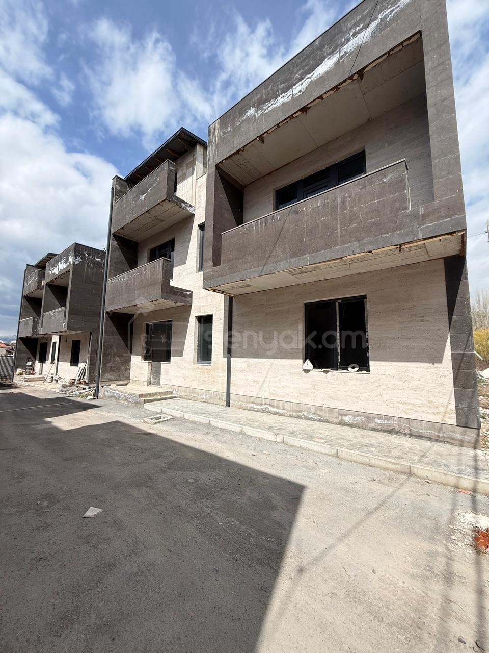 5 Սենյականոց Բնակարան, 251քմ, 3/3 հարկ, Զրոյական Վիճակում