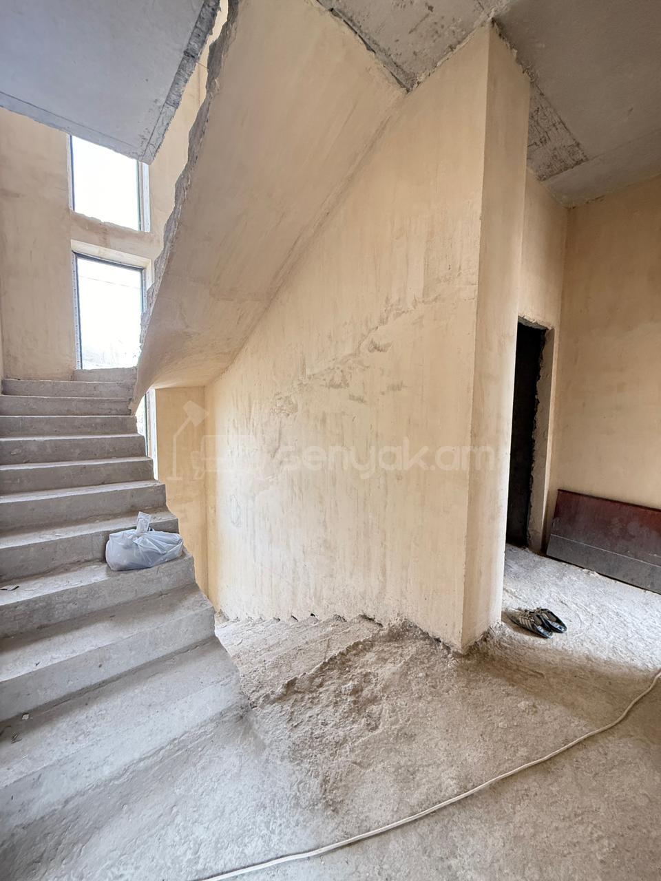 5 Սենյականոց Բնակարան, 251քմ, 3/3 հարկ, Զրոյական Վիճակում