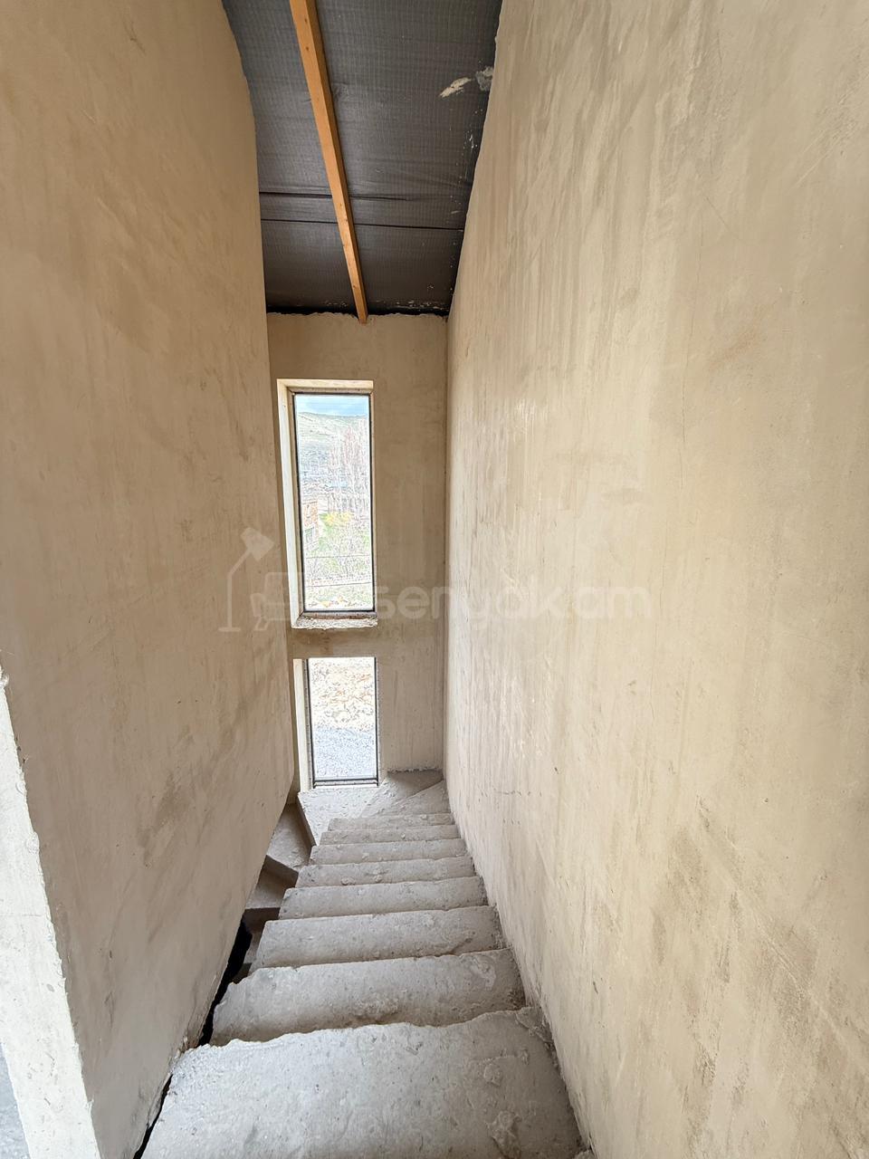 5 Սենյականոց Բնակարան, 251քմ, 3/3 հարկ, Զրոյական Վիճակում