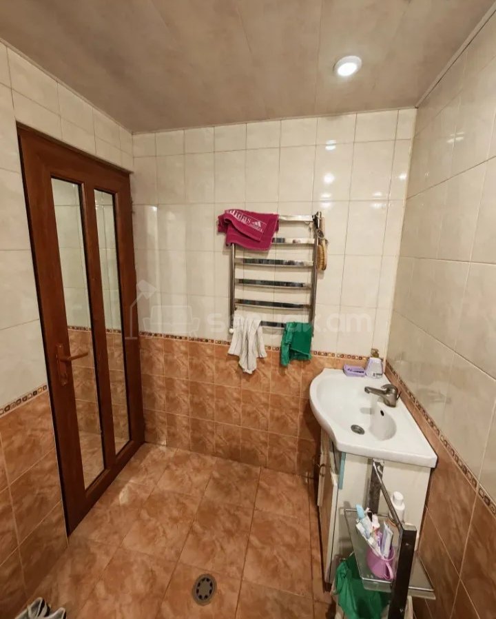 3 Սենյականոց Բնակարան, 70քմ, 8/14 հարկ, Նորմալ Վիճակում, Կահավորված