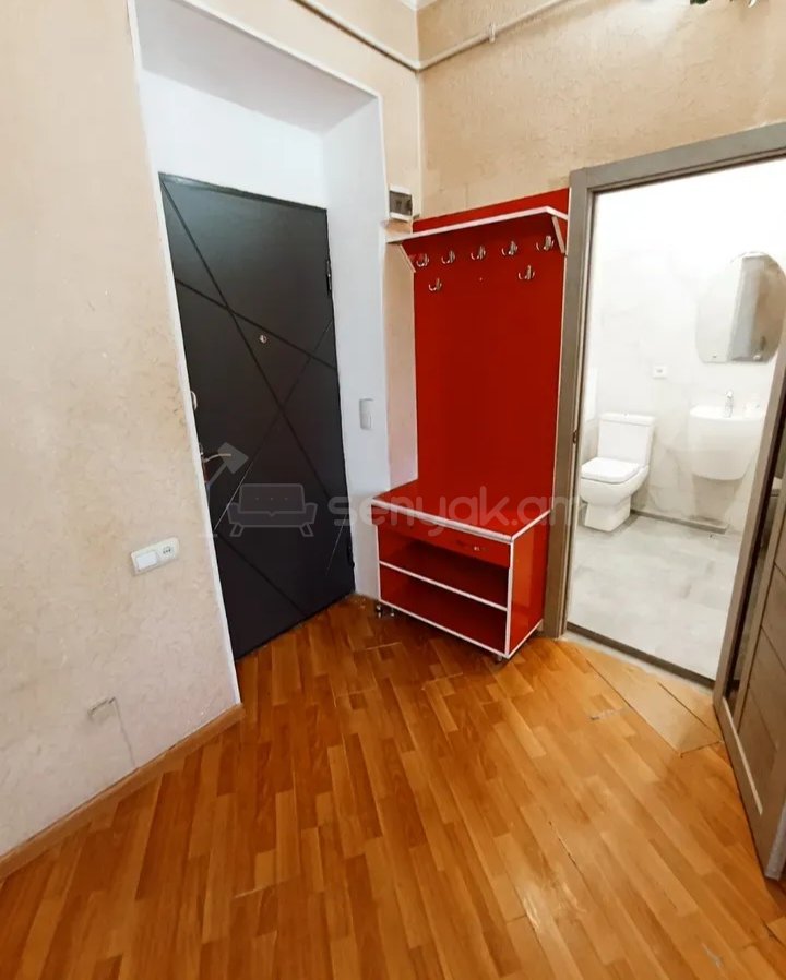 2 Սենյականոց Բնակարան Քարե Շենքում, 55քմ, 2/5 հարկ, Նորմալ Վիճակում, Կահավորված