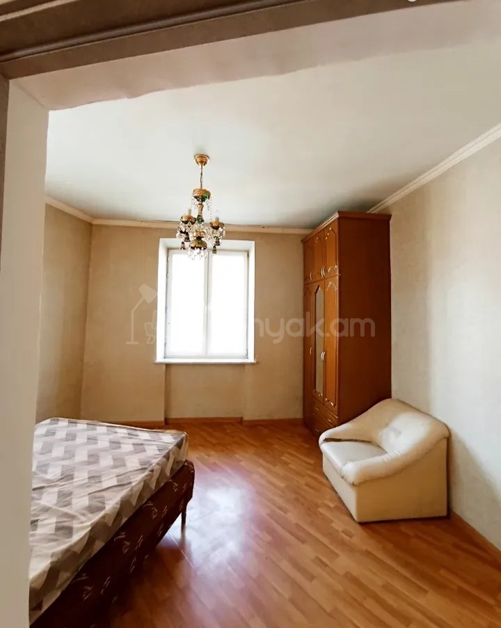 2 Սենյականոց Բնակարան Քարե Շենքում, 55քմ, 2/5 հարկ, Նորմալ Վիճակում, Կահավորված