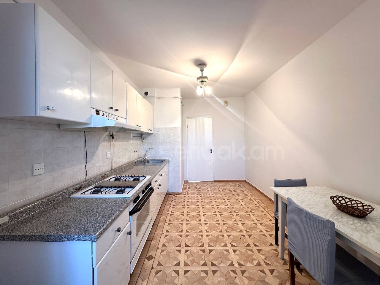 4 Սենյականոց Բնակարան, 126քմ, 5/12 հարկ, Կապիտալ Վերանորոգված, Մասամբ Կահավորված, Արևկող