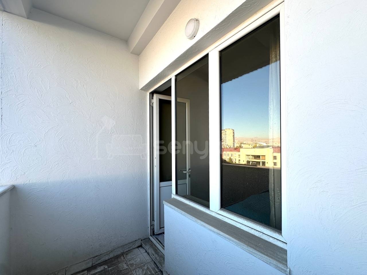 4 Սենյականոց Բնակարան, 126քմ, 5/12 հարկ, Կապիտալ Վերանորոգված, Մասամբ Կահավորված, Արևկող