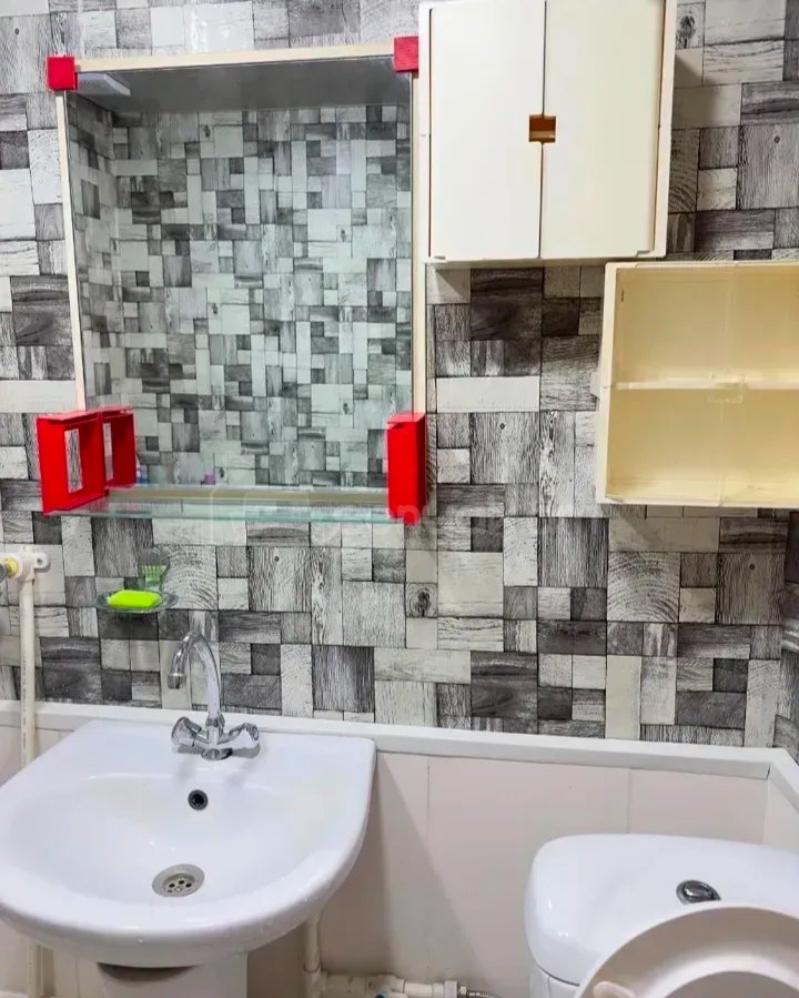 2 Սենյականոց Բնակարան Քարե Շենքում, 50քմ, 2/5 հարկ, Նորմալ Վիճակում, Կահավորված