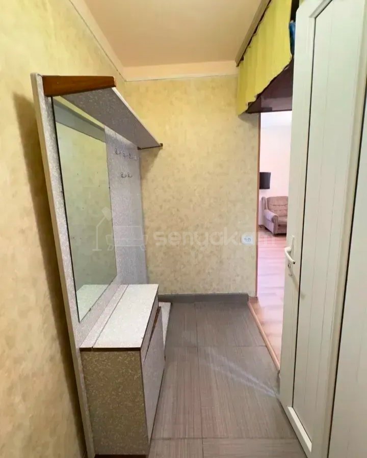 2 Սենյականոց Բնակարան Քարե Շենքում, 50քմ, 2/5 հարկ, Նորմալ Վիճակում, Կահավորված