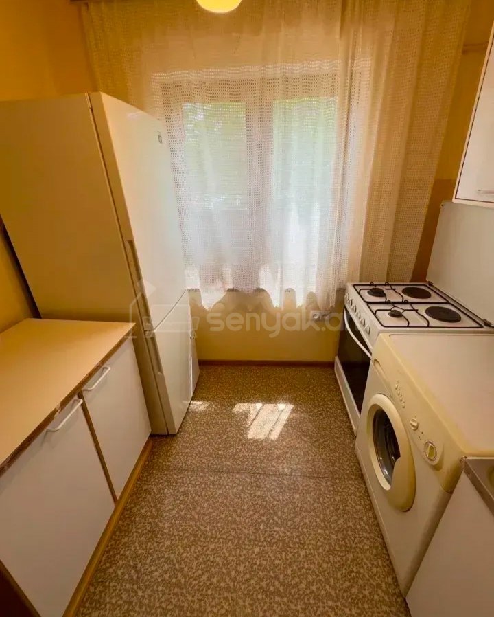 2 Սենյականոց Բնակարան Քարե Շենքում, 50քմ, 2/5 հարկ, Նորմալ Վիճակում, Կահավորված