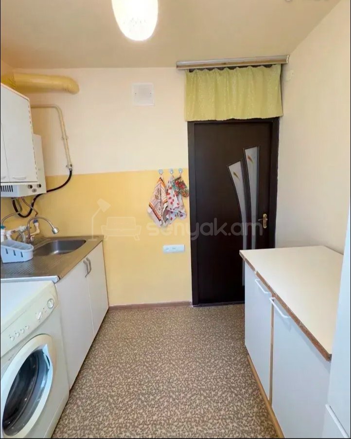 2 Սենյականոց Բնակարան Քարե Շենքում, 50քմ, 2/5 հարկ, Նորմալ Վիճակում, Կահավորված