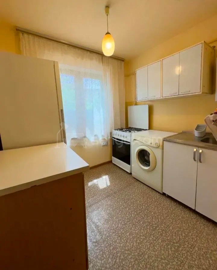 2 Սենյականոց Բնակարան Քարե Շենքում, 50քմ, 2/5 հարկ, Նորմալ Վիճակում, Կահավորված