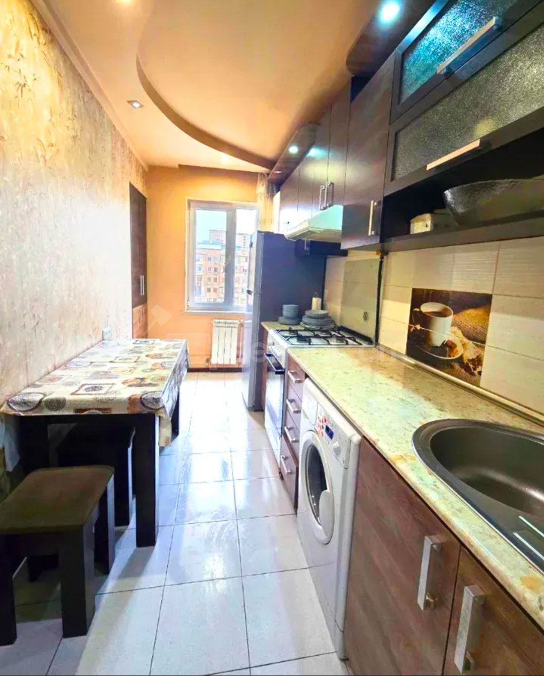 3 Սենյականոց Բնակարան, 80քմ, 8/9 հարկ, Նորմալ Վիճակում, Կահավորված, Արևկող