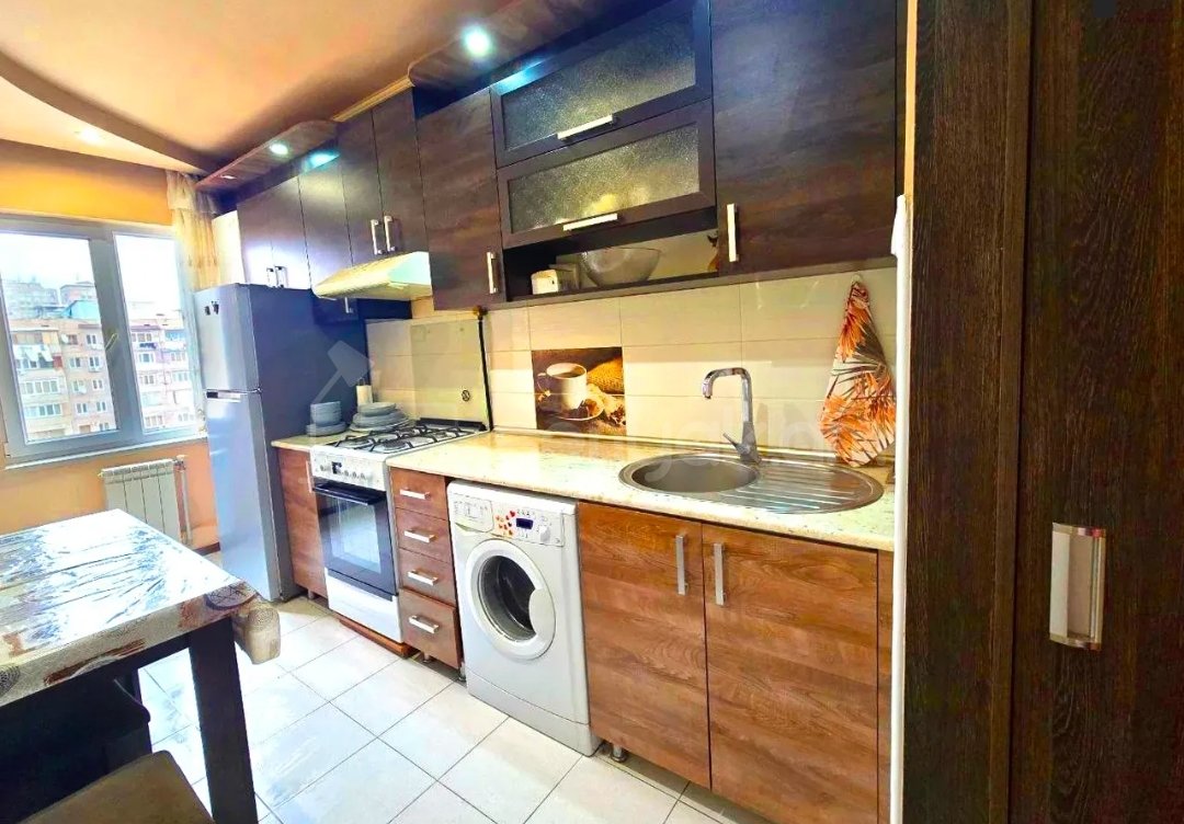 3 Սենյականոց Բնակարան, 80քմ, 8/9 հարկ, Նորմալ Վիճակում, Կահավորված, Արևկող