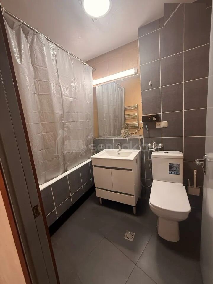 3 Սենյականոց Բնակարան Քարե Շենքում, 64քմ, 5/5 հարկ, Կապիտալ Վերանորոգված