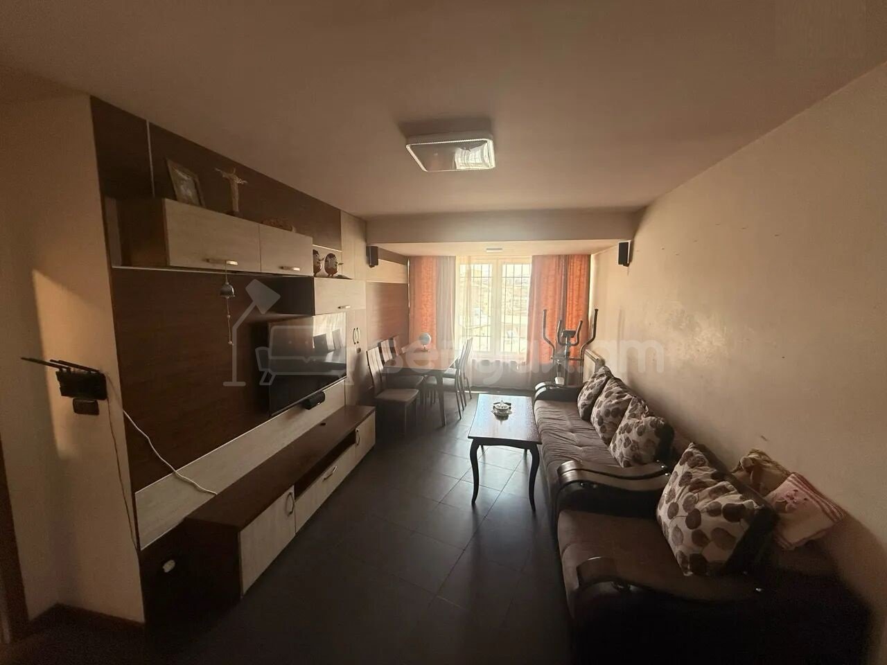 3 Սենյականոց Բնակարան Քարե Շենքում, 64քմ, 5/5 հարկ, Կապիտալ Վերանորոգված