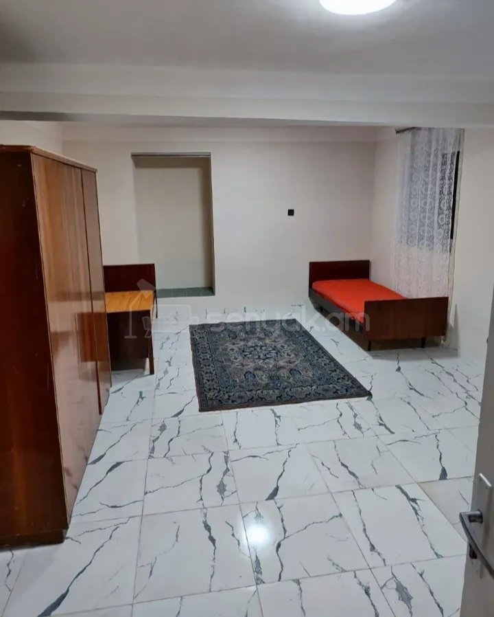 1 Սենյականոց Բնակարան Քարե Շենքում, 30քմ, 1/1 հարկ, Նորմալ Վիճակում, Կահավորված