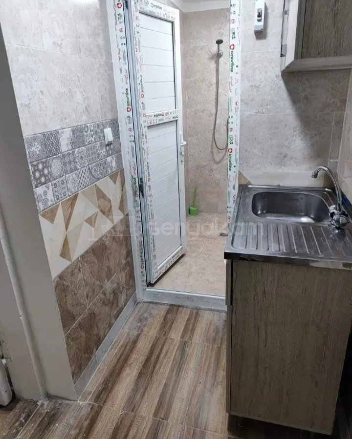 1 Սենյականոց Բնակարան Քարե Շենքում, 30քմ, 1/1 հարկ, Նորմալ Վիճակում, Կահավորված