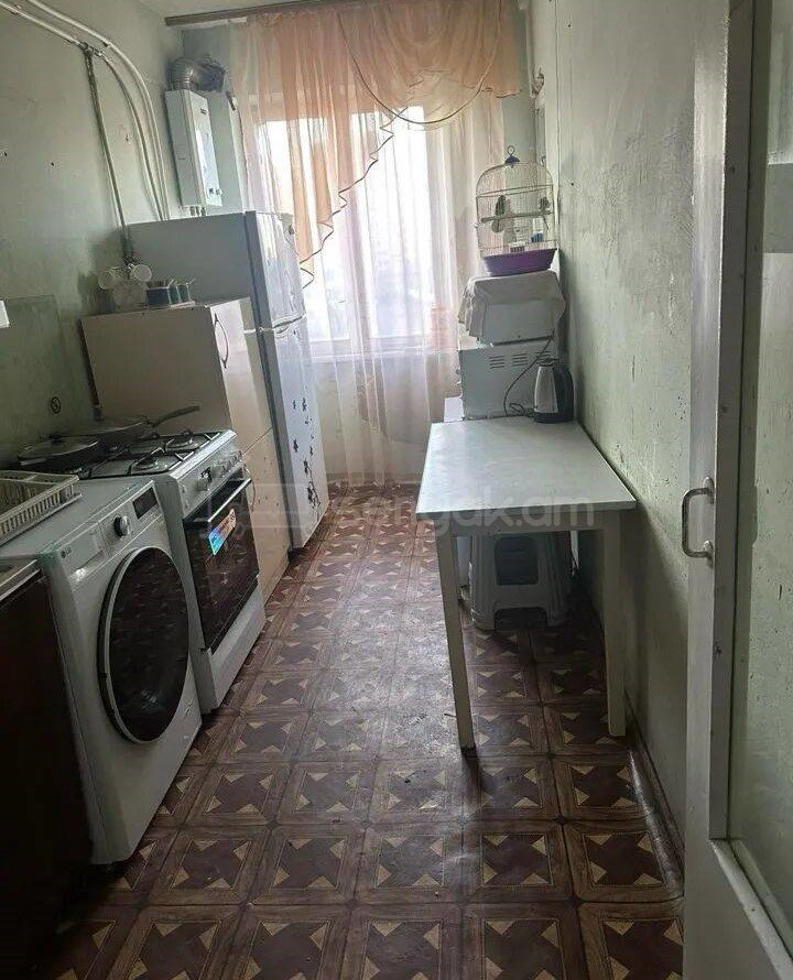 3 Սենյականոց Բնակարան, 73քմ, 6/9 հարկ, Պետական Վիճակում