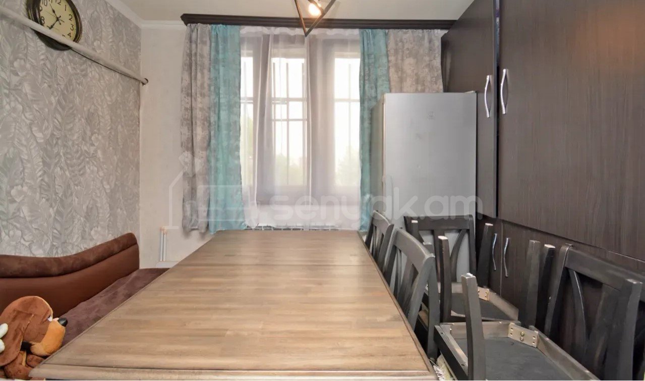 2 Սենյականոց Բնակարան Քարե Շենքում, 50քմ, 2/4 հարկ, Կապիտալ Վերանորոգված