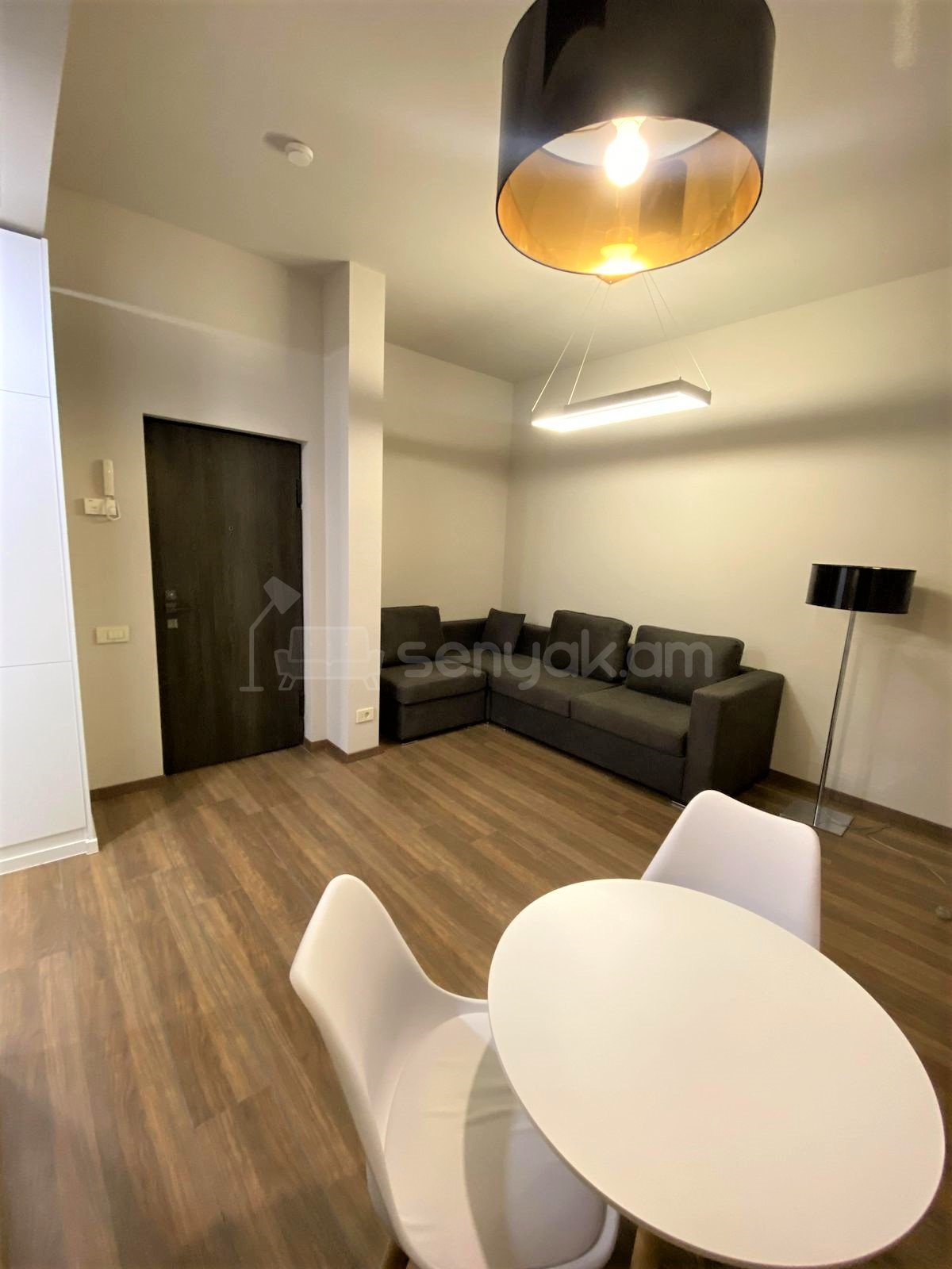 2 Սենյականոց Բնակարան Նորակառույց Քարե Շենքում, 40քմ, 1/3 հարկ, Կապիտալ Վերանորոգված, Կահավորված