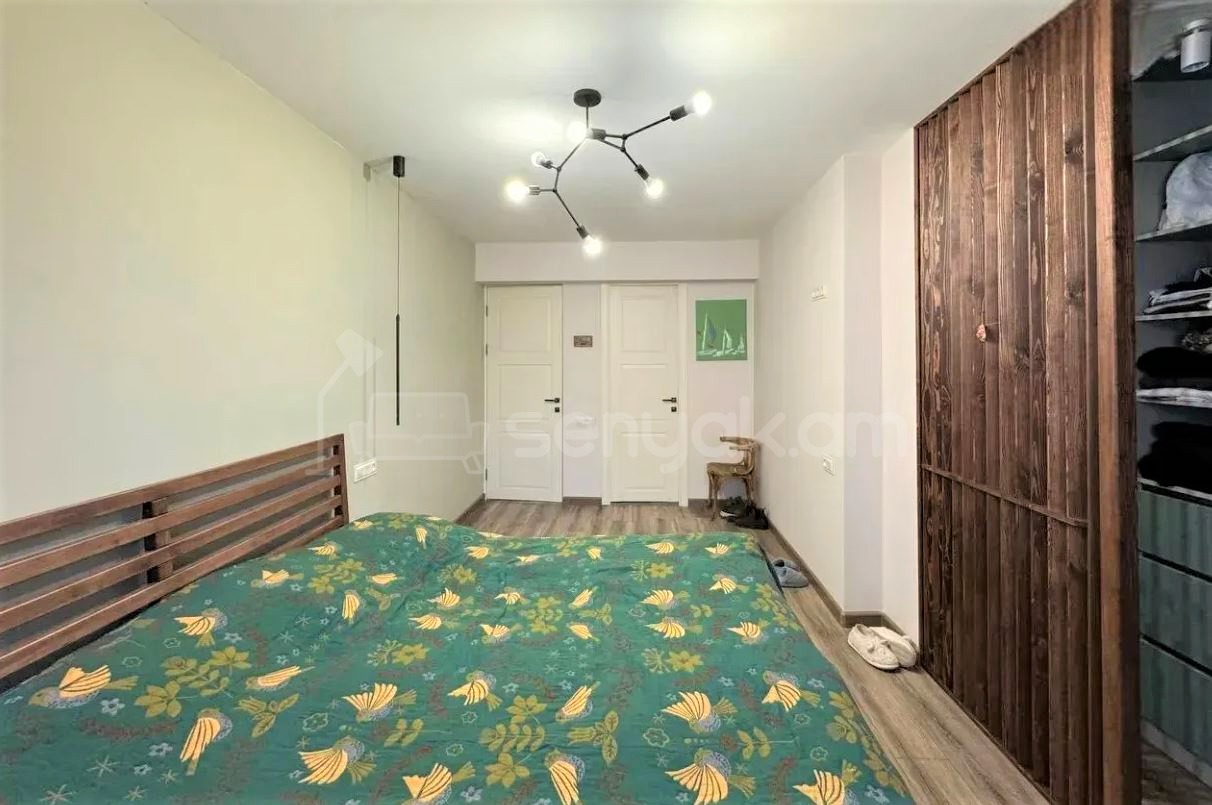 4 Սենյականոց Բնակարան Քարե Շենքում, 109քմ, 5/5 հարկ, Կապիտալ Վերանորոգված