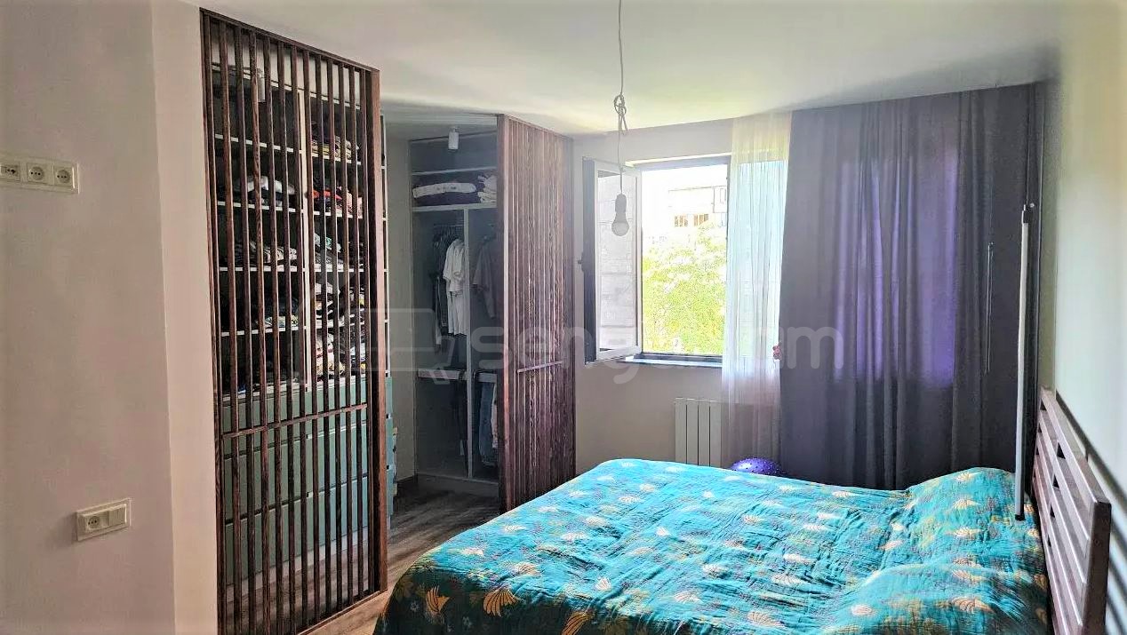 4 Սենյականոց Բնակարան Քարե Շենքում, 109քմ, 5/5 հարկ, Կապիտալ Վերանորոգված