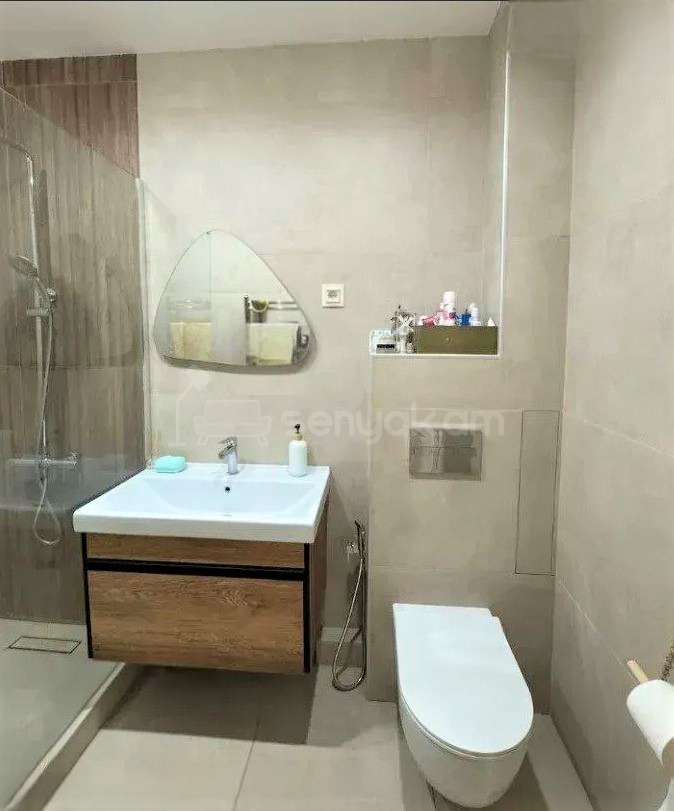 4 Սենյականոց Բնակարան Քարե Շենքում, 109քմ, 5/5 հարկ, Կապիտալ Վերանորոգված