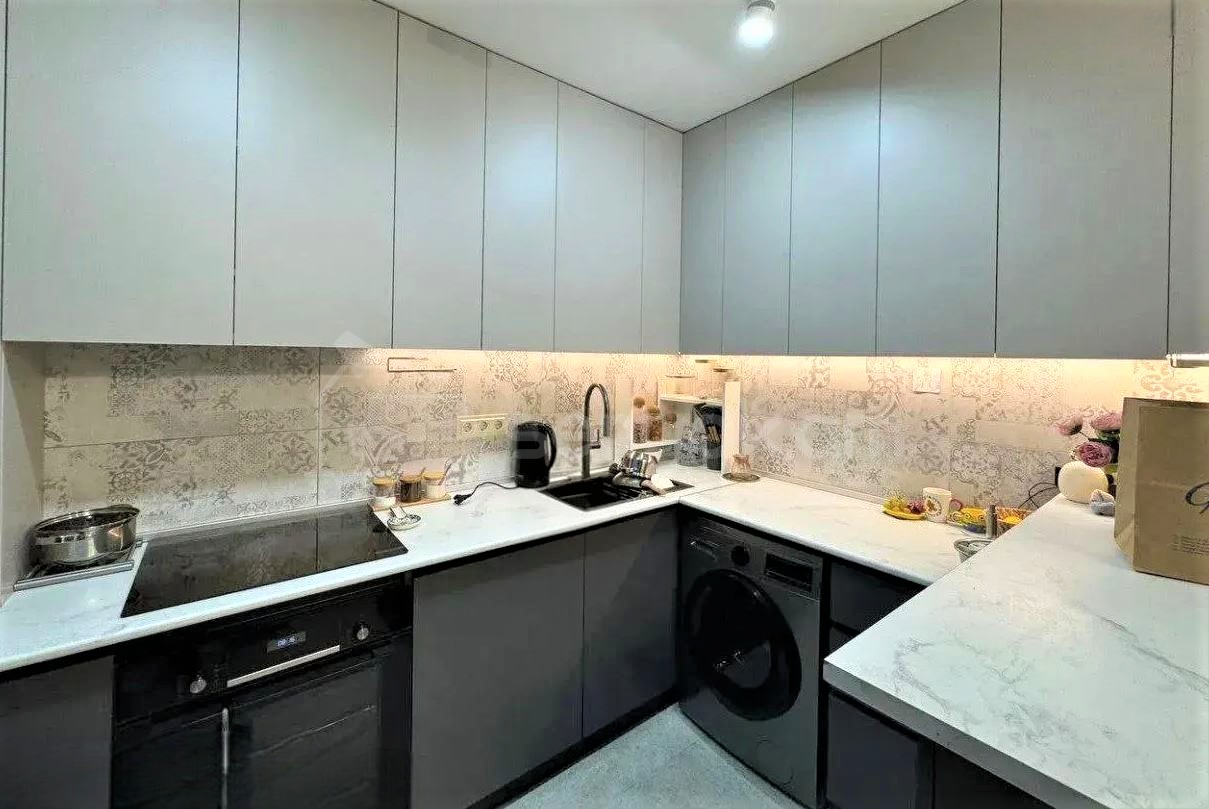 4 Սենյականոց Բնակարան Քարե Շենքում, 109քմ, 5/5 հարկ, Կապիտալ Վերանորոգված