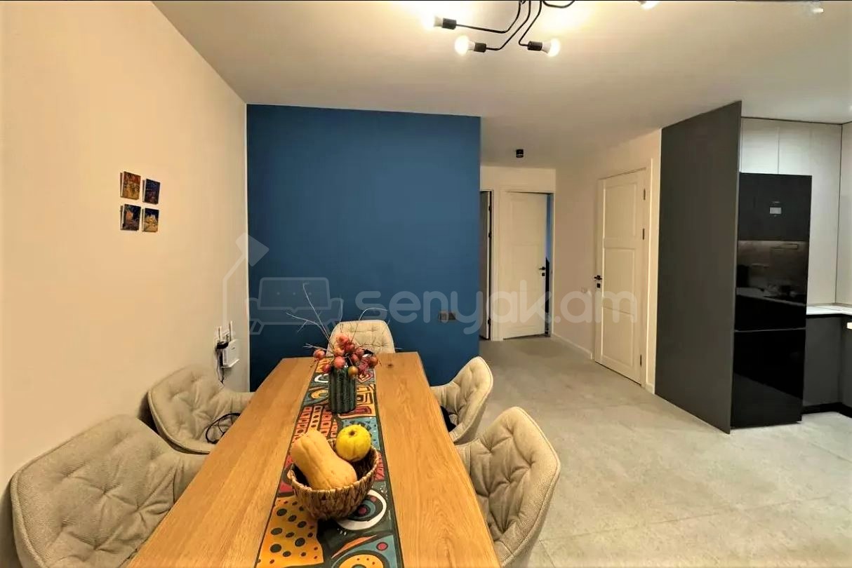 4 Սենյականոց Բնակարան Քարե Շենքում, 109քմ, 5/5 հարկ, Կապիտալ Վերանորոգված