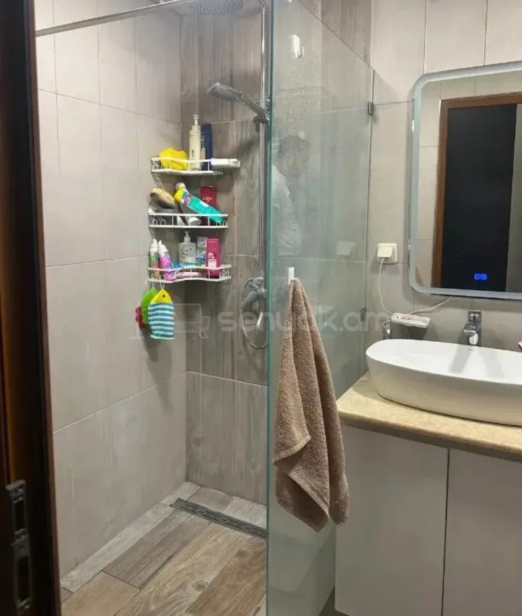 3 Սենյականոց Բնակարան, 68քմ, 2/12 հարկ, Կապիտալ Վերանորոգված