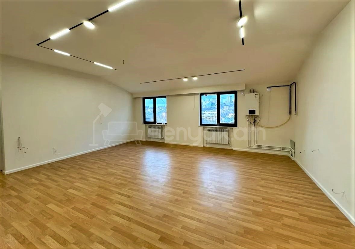 4 Սենյականոց Բնակարան Քարե Շենքում, 92քմ, 4/4 հարկ, Դիզայներական Վերանորոգված