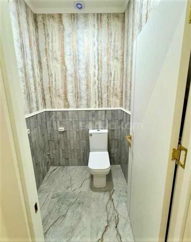 4 Սենյականոց Բնակարան Քարե Շենքում, 92քմ, 4/4 հարկ, Դիզայներական Վերանորոգված