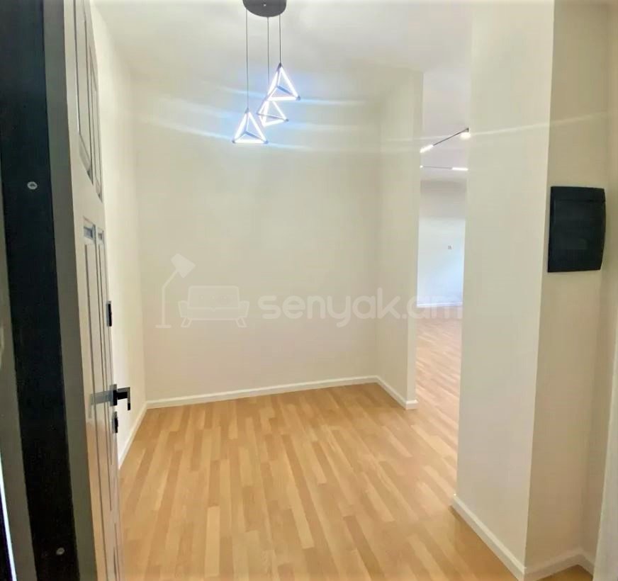 4 Սենյականոց Բնակարան Քարե Շենքում, 92քմ, 4/4 հարկ, Դիզայներական Վերանորոգված