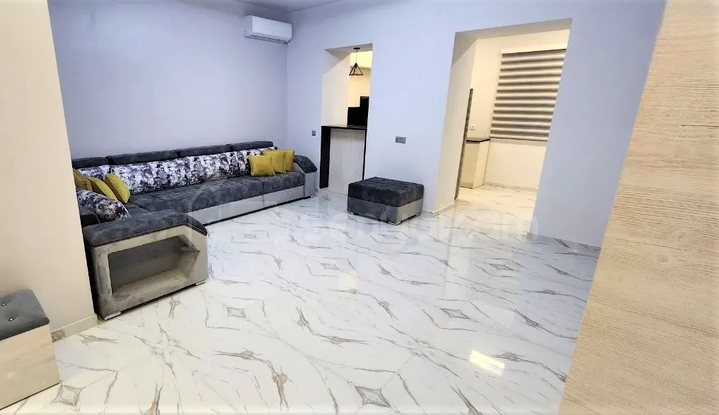 3 Սենյականոց Բնակարան Քարե Շենքում, 87քմ, 2/4 հարկ, Կապիտալ Վերանորոգված, Կահավորված