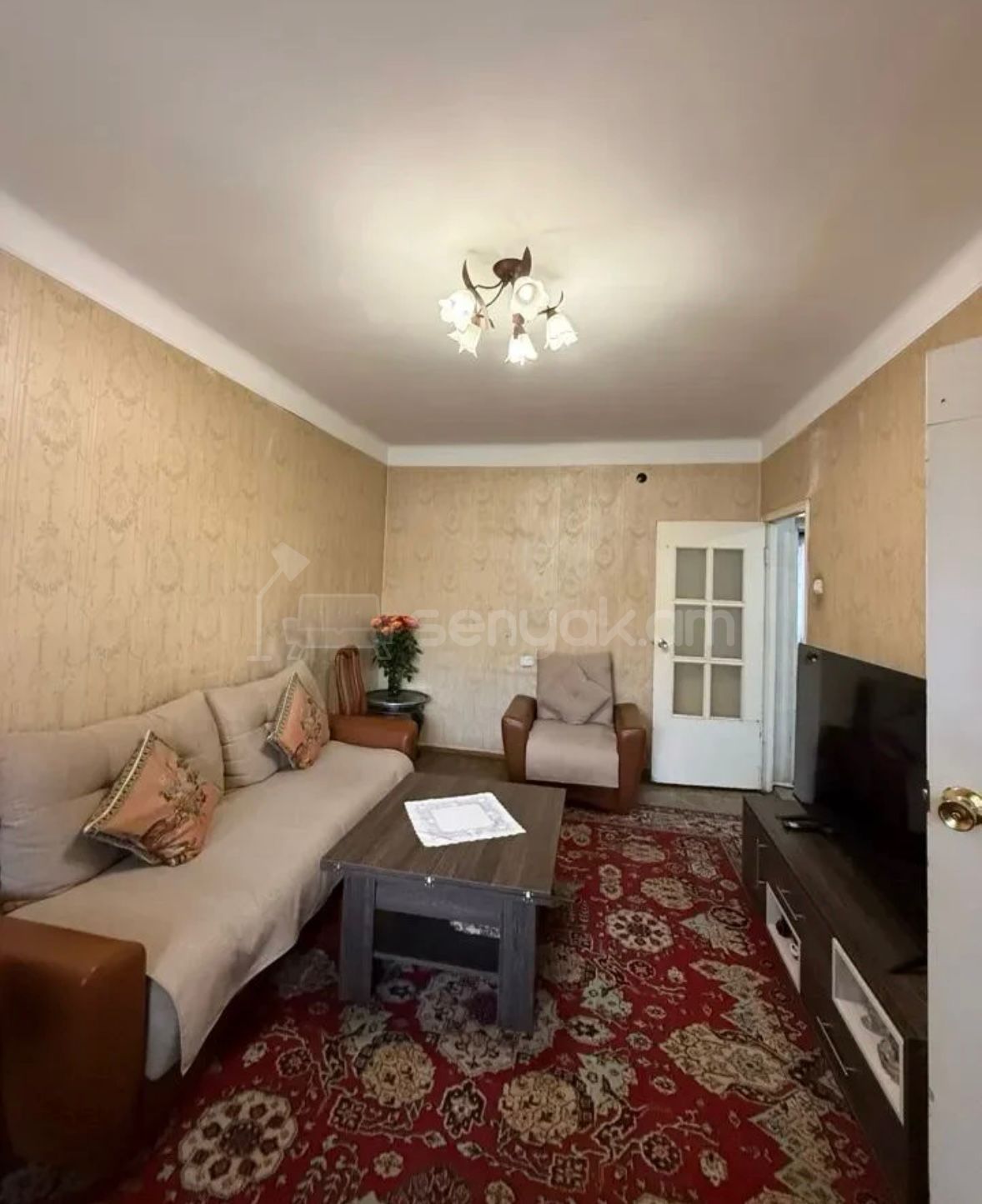 3 Սենյականոց Բնակարան Քարե Շենքում, 80քմ, 4/5 հարկ, Նորմալ Վիճակում