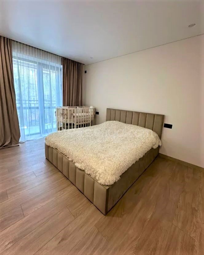 3 Սենյականոց Բնակարան Քարե Շենքում, 75քմ, 3/4 հարկ, Դիզայներական Վերանորոգված