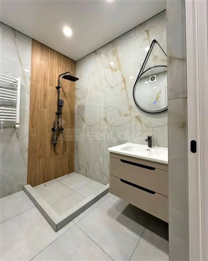 3 Սենյականոց Բնակարան Քարե Շենքում, 75քմ, 3/4 հարկ, Դիզայներական Վերանորոգված