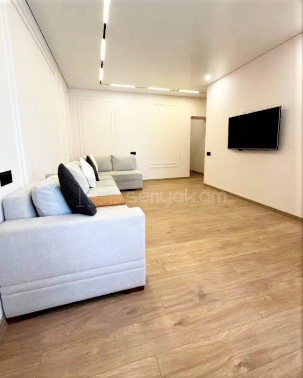 3 Սենյականոց Բնակարան Քարե Շենքում, 75քմ, 3/4 հարկ, Դիզայներական Վերանորոգված