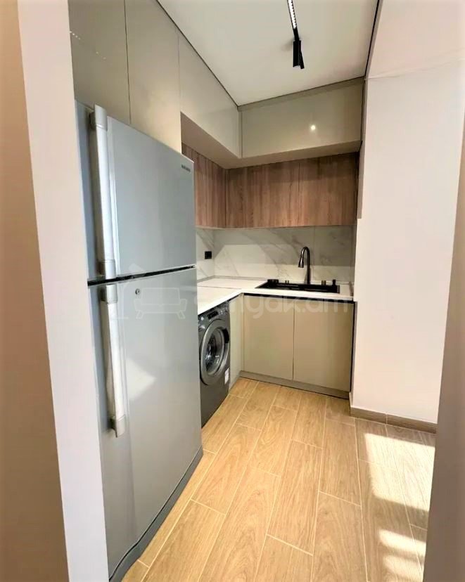 3 Սենյականոց Բնակարան Քարե Շենքում, 75քմ, 3/4 հարկ, Դիզայներական Վերանորոգված